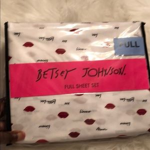 Betsey Johnson Bedding - Betsey Johnson Love Lips Full Size Sheets Betsey Johnson Bedding - Betsey Johnson Love Lips Full Size Sheets